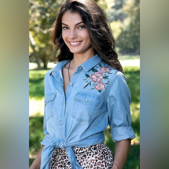 Haute Hippie | Medium Chambray "Lucia" Floral Embroidered Collared Button Down - Picture 3 of 9